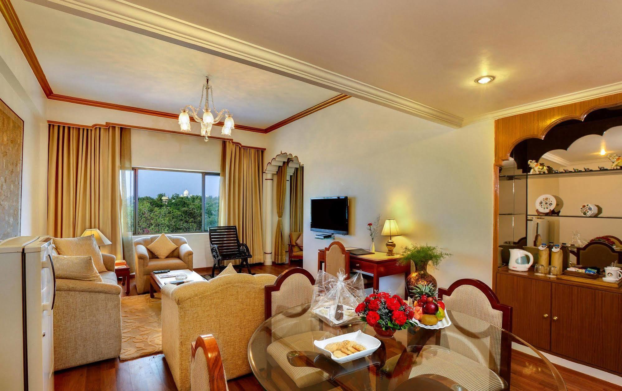 Hotel Clarks Shiraz Agra  Zewnętrze zdjęcie